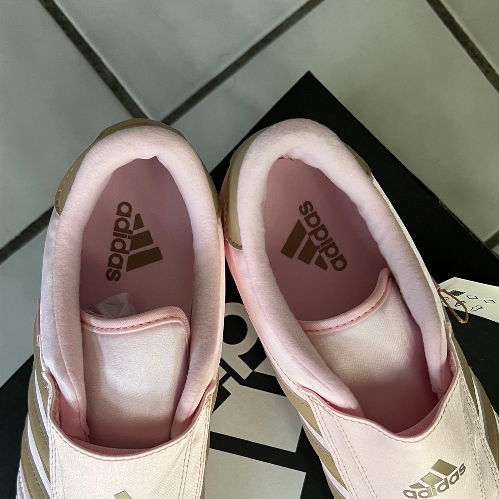 Adidas Taekwondo Baby with cream accents, Women’s 8.5.

#adidas #taekwondo #pink - Picture 5 of 11